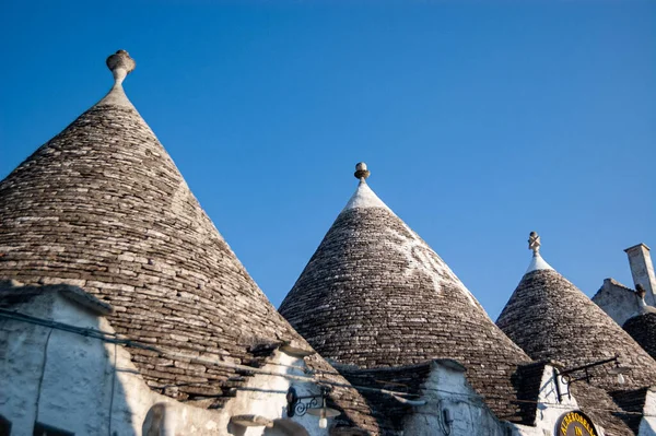 Alberobello 'nun eski köyü, Puglia İtalya — Stok fotoğraf