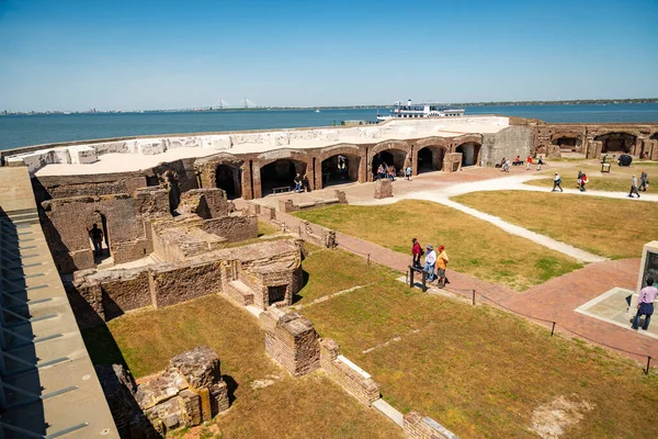 Charleston Březen 2019 Pohled Fort Sumter Plný Turistů Národní Památka — Stock fotografie