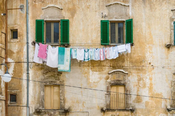 Bildmässigt gammal byggnad av italienska byar — Stockfoto