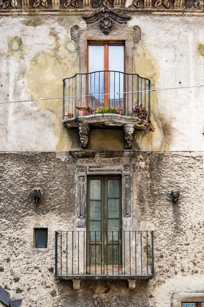 Edifício velho pictorial de aldeias italianas — Fotografia de Stock