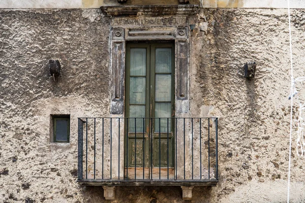 Edifício velho pictorial de aldeias italianas — Fotografia de Stock