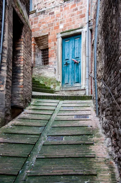 Oude Italiaanse Rode Voordeur Stad Urbino Italië — Stockfoto