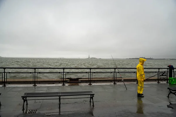 Fireman Battery Park Время Дождливого Дня Нью Йорке Сша — стоковое фото