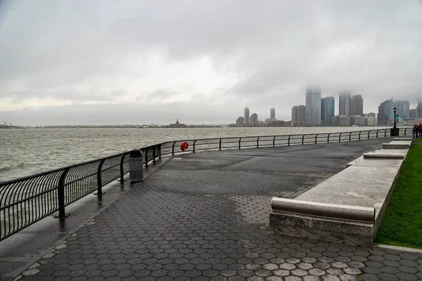 Abd Nin New York Şehrindeki Battery Park Taki Yaya Yolu — Stok fotoğraf