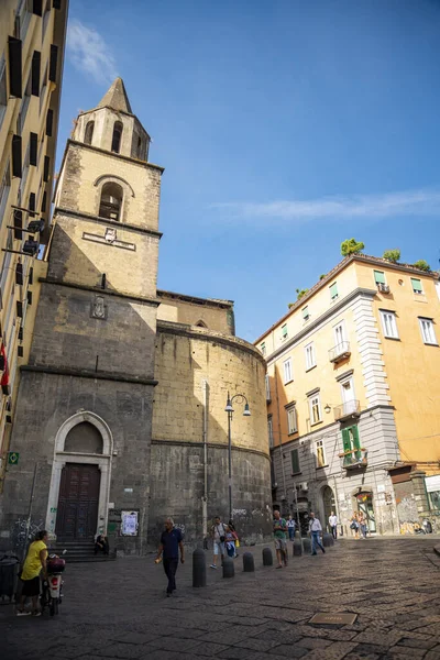 イタリアのナポリの歴史的中心部の通り ナポリの歴史的中心部はヨーロッパ最大の都市であり ユネスコの世界遺産に登録されています — ストック写真