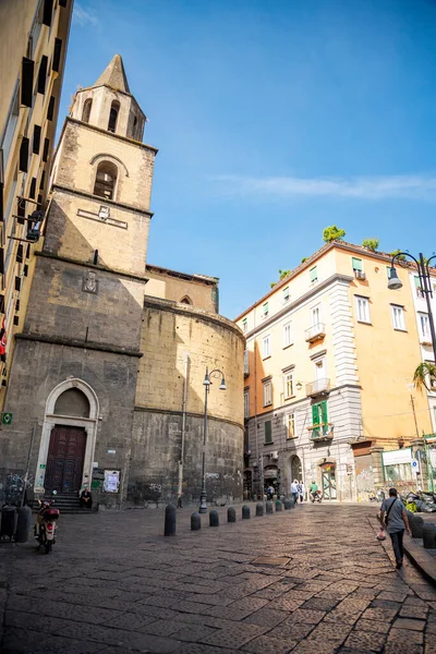 Calle en el centro histórico de Nápoles, Italia. — Foto de Stock