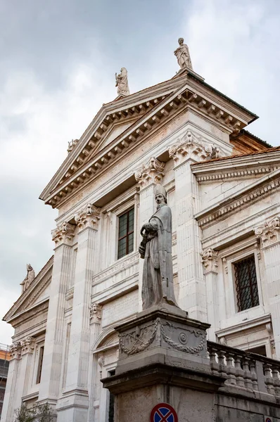 Gezicht Gevel Koepel Van Neoklassieke Duomo Urbino Urbino Kathedraal Regio — Stockfoto