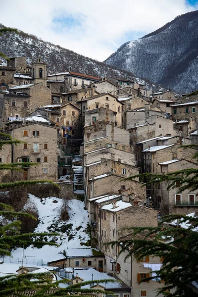 La vista del antiguo pueblo Scanno en Abruzzo, Italia — Foto de Stock