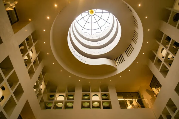 Napoli, İtalya - 1 Eylül 2024 Metro Hattı 6, Napoli şehrinde yeni açılan metro