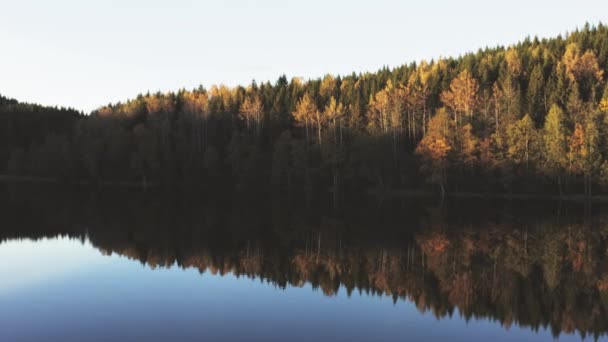 Lago Reflexão Outono Noruega — Vídeo de Stock