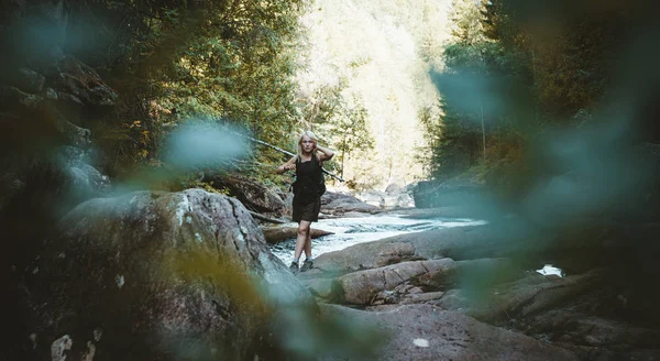 Bir Kız Solbergelva Nehri Güney Norveç Hiking — Stok fotoğraf