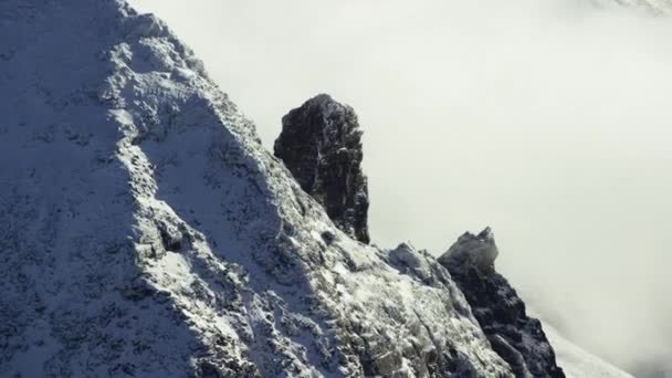 Berg Blad Hoog Besneeuwde Alpen — Stockvideo