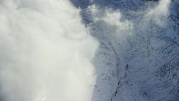 Bewolkt Besneeuwde Bergen Het Noorden — Stockvideo