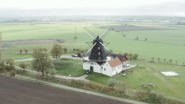 瑞典南部的一个风车 — 图库视频影像