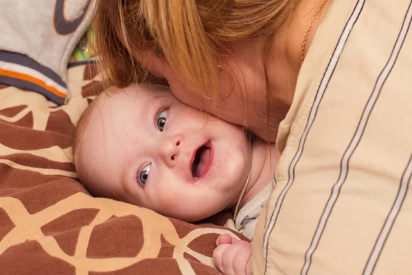 Baby Lying Bed His Mom Kisses Baby Smiles — Stock Photo, Image