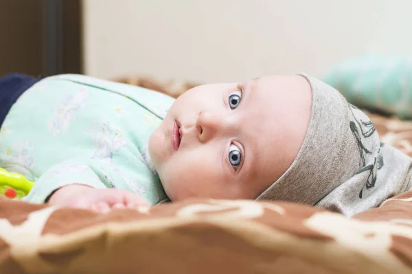 Pequeno Bebê Meses Deitado Costas — Fotografia de Stock