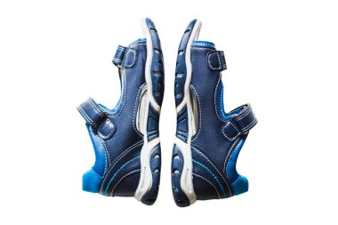 beyaz izole zemin üzerine mavi bebek sandalet