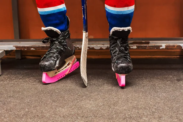 Legs Hockey Player Sitting Bench — Stock Photo, Image