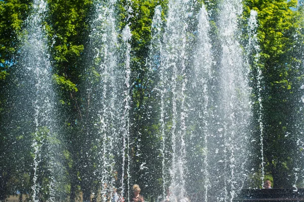 Vaporiser Fontaine Par Une Chaude Journée Été — Photo