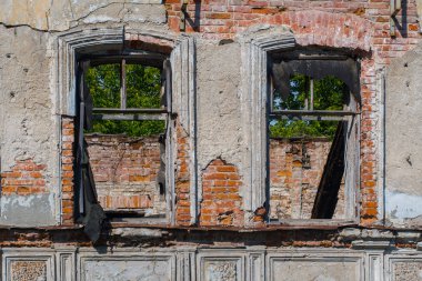 Eski bina yok. Windows ile duvar parçası