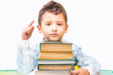 neşeli çocuk sınıf kitaplarında adamla