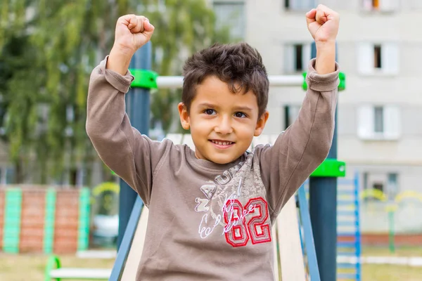 Junge Auf Dem Spielplatz Freien — Stockfoto