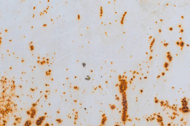 doku. bir paslı metal