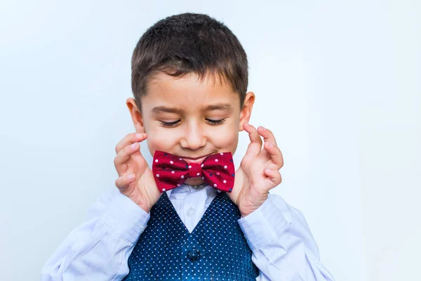 Retrato de un pequeño niño elegante —  Fotos de Stock