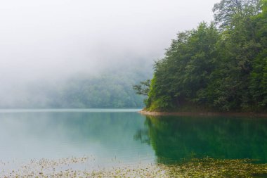 puslu sabah dağ gölü