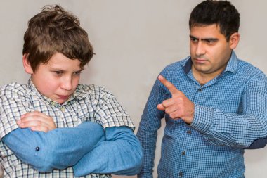 ergenlik sorunları. ailede eğitim. baba ve oğul yok