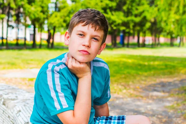 Portrait of a teenage boy in the Park in summer — Stock Photo, Image