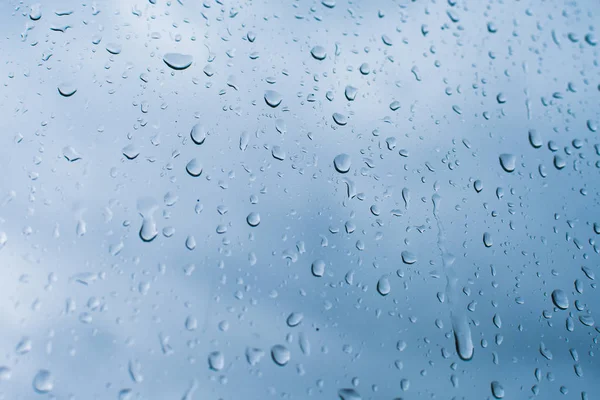 Gotas de chuva no vidro da janela close-up — Fotografia de Stock