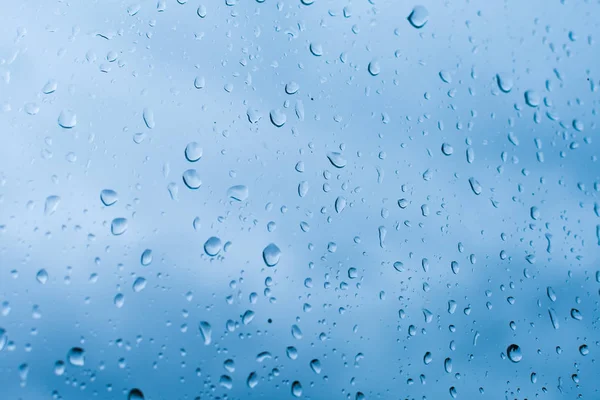 Gotas de chuva no vidro da janela close-up — Fotografia de Stock