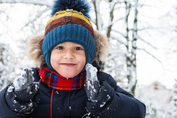 Beautiful smiling boy 5 years old in winter in outdoors — Stock Photo, Image