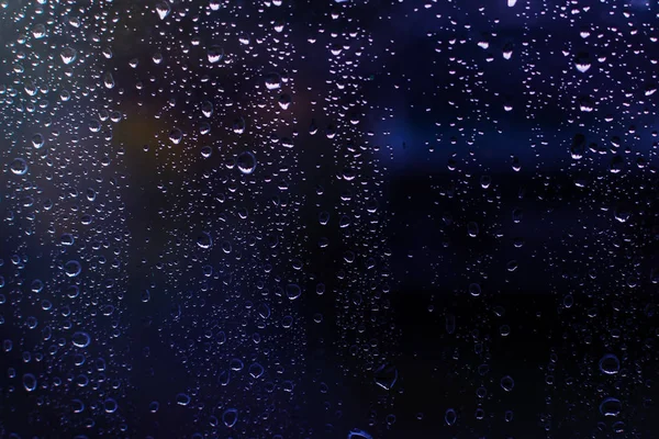 Regendruppels op het raam glas close-up — Stockfoto