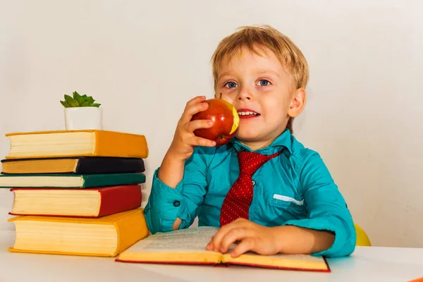 Preschool Boy Desk Eating Apple Snack Classes — Stock Photo, Image