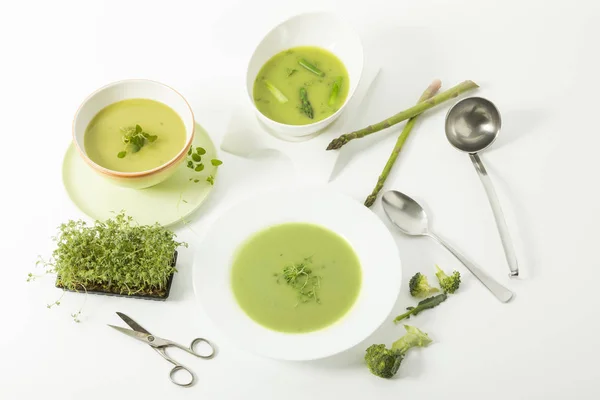 Different Green Creamy Soups Broccoli Green Asparagus Herbs — Stock Photo, Image