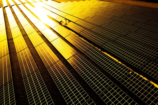 Grande Construction Photovoltaïque Coucher Soleil — Photo