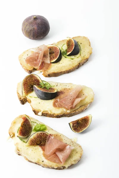 Fromage cuit au four et pain jambon aux figues — Photo