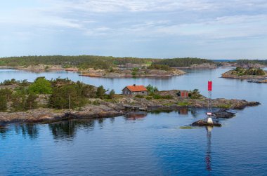 Bir uçurumun üstündeki ev