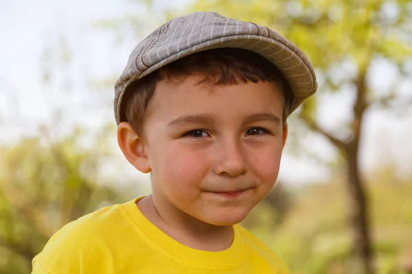 Enfant Enfant Petit Garçon Portrait Extérieur Avec Une Casquette Face — Photo