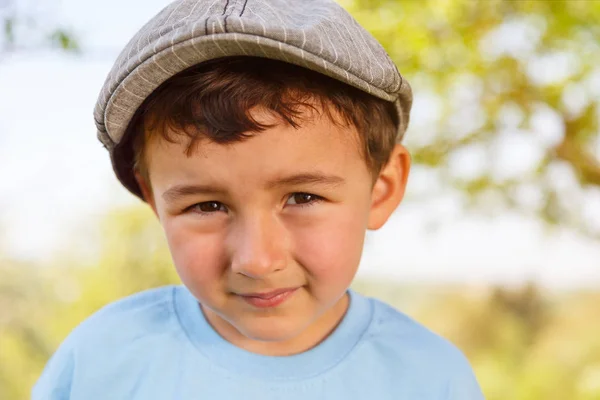 Porträtt Barn Unge Liten Pojke Med Keps Utomhus Utomhus Utanför — Stockfoto