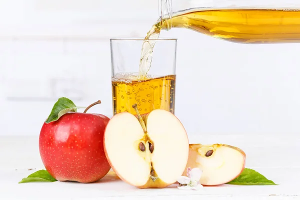 Apple Juice Pouring Pour Apples Fruit Fruits Copyspace Copy Space — Stock Photo, Image