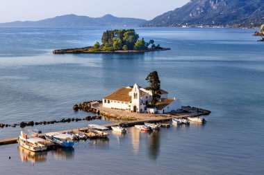 Corfu Yunanistan Vlacherna Manastırı kilise Vlachernon Adası Deniz yukarıda seyahat seyahat