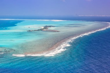 Maldivler tatil cennet deniz ada atoll lagün havadan fotoğraf turizm