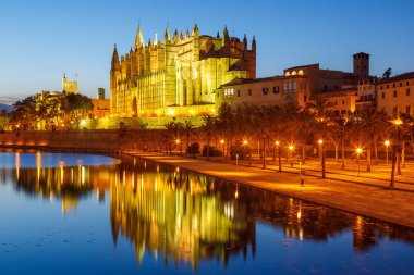 Kilise Catedral de Palma de Mallorca Mayorka Katedrali alacakaranlık İspanya seyahat seyahat etmek turizm
