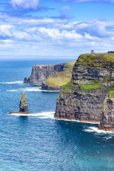 Ιρλανδία Cliffs Moher Τοπίο Ταξίδια Ταξιδεύουν Πορτρέτο Μορφή Θάλασσα Φύση — Φωτογραφία Αρχείου