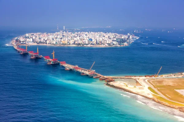 Мальдіви Чоловічого Столиці Острова Аеропорту Міст Аерофотознімки Море — стокове фото
