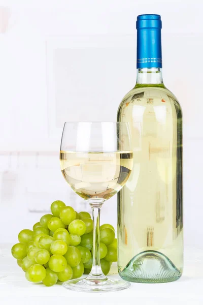 White Wine Grapes Portrait Format Copyspace Copy Space Alcohol — Stock Photo, Image