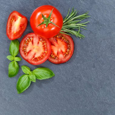 Kare kayrak boşaltmak yukarıda Fesleğenli domates Domates sebze alanı Kopyala